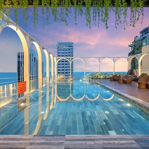4* Отель Golden Lotus Luxury - Complimentary Daily Afternoon Tea